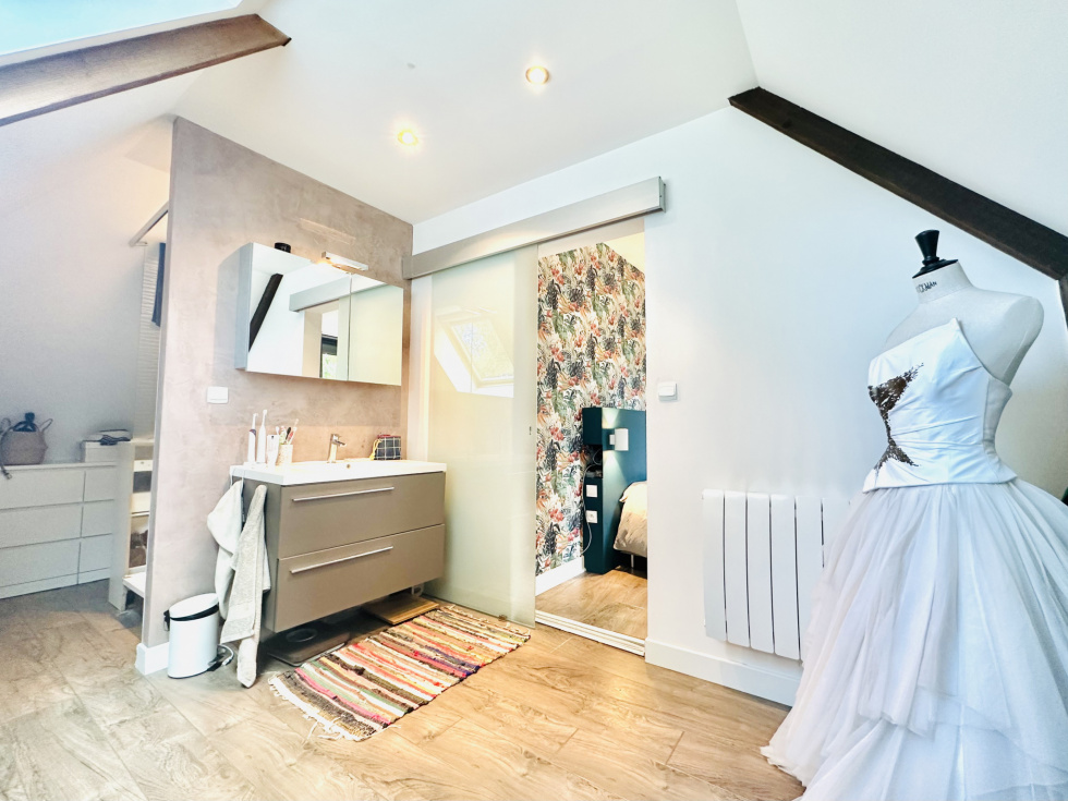 Salle de douche et dressing suite parentale